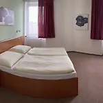 Ostrov Garni Hotel Sadská