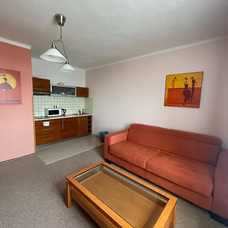 Hotel Ostrov Garni