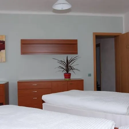 Hotel Ostrov Garni