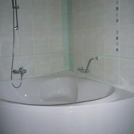 Hotel Ostrov Garni