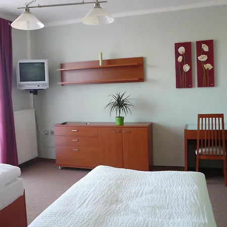 Ostrov Garni Hotel Sadská