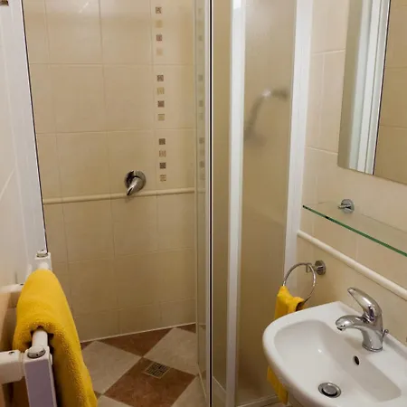Ostrov Garni Hotell Sadská