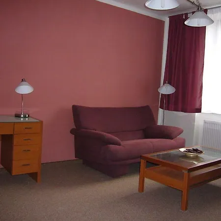 Ostrov Garni Hotell Sadská
