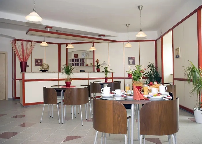 호텔 Ostrov Garni 3*